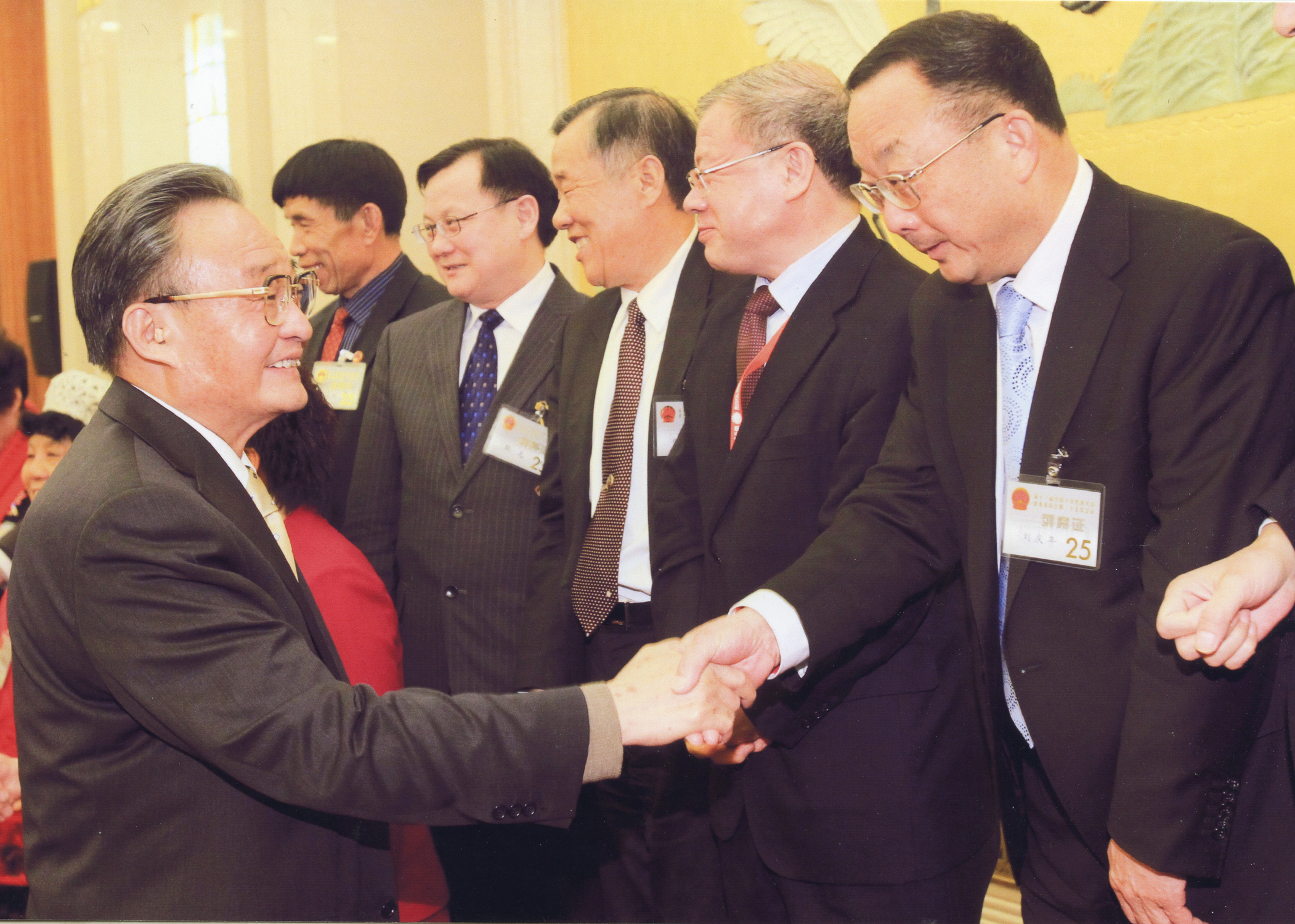 在十一屆全國人大常委會25次會議上，時任吳邦國委員長親切接見集團創始人劉慶年